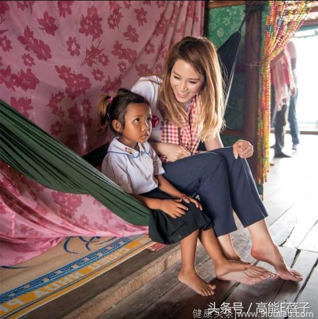 千亿媳妇徐子淇带三儿女柬埔寨探贫童后同染病，儿子曾言很不卫生