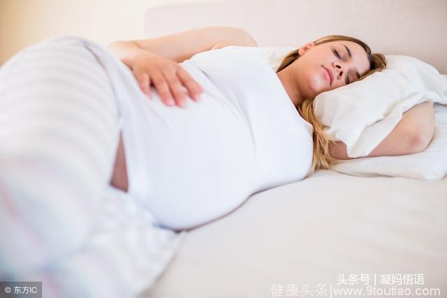 孕妇侧卧睡宝宝反而动得厉害，原来是3个原因，医生说了大实话