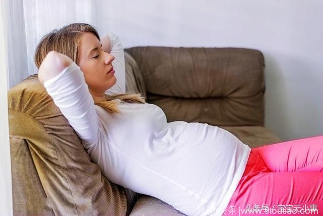 怀孕两周，女性身体会有4个明显的变化，提前了解有必要