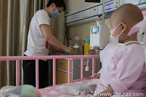 4个月大女婴患上白血病无人敢收 医生强制她戒母乳孩子竟听懂了