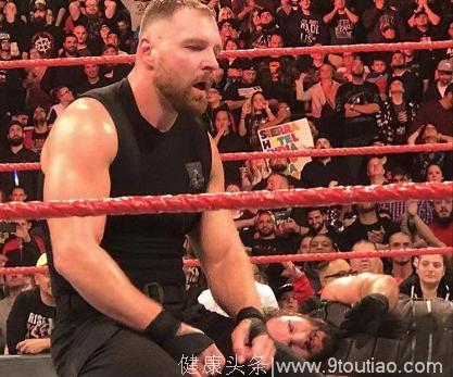 与血癌战斗11年复发，WWE罗曼雷恩斯伤退！圣盾2兄弟却在这时反目