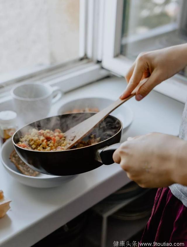 炒菜时有4个坏习惯可能会导致癌症，经常做饭的必看！