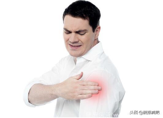 肩膀痛不一定是肩周炎，医生直言：肩膀出现这种痛感，是肝危险了
