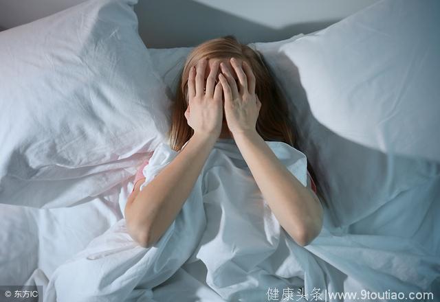 长期睡不着、失眠对健康的危害不得不防，3个小方法帮你改善