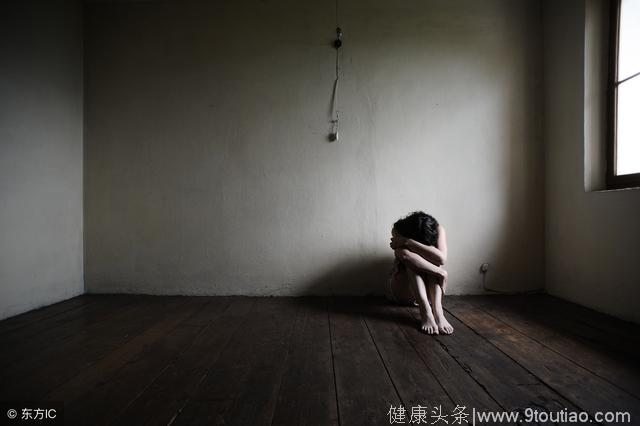 抑郁症女孩跳崖自杀：抑郁症为何如此可怕？