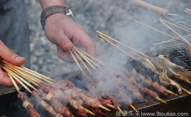 为何癌症越来越多？医生从不沾的4种食物，你再碰就是喂养癌细胞