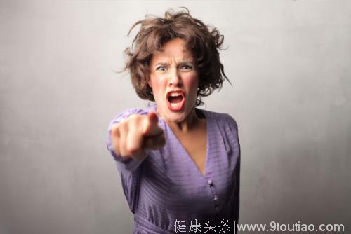 心理学家：女人爱耍小脾气其实是愚蠢的表现