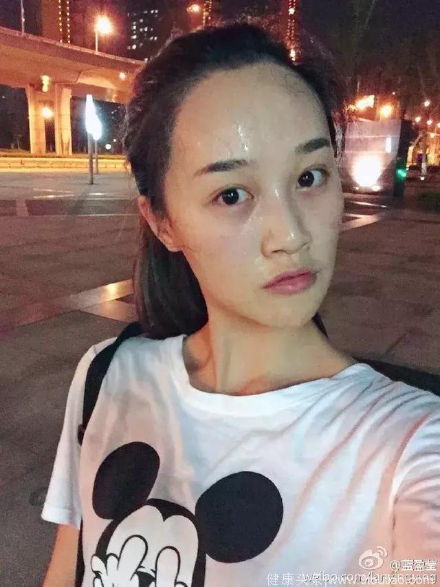 让章子怡疯狂打call的蓝盈莹变身瑜伽教练，教你成为马甲线女王