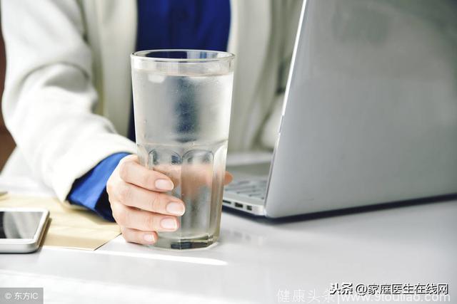 “多喝热水”真是句好话吗？这样喝水，可能会“靠近”癌症