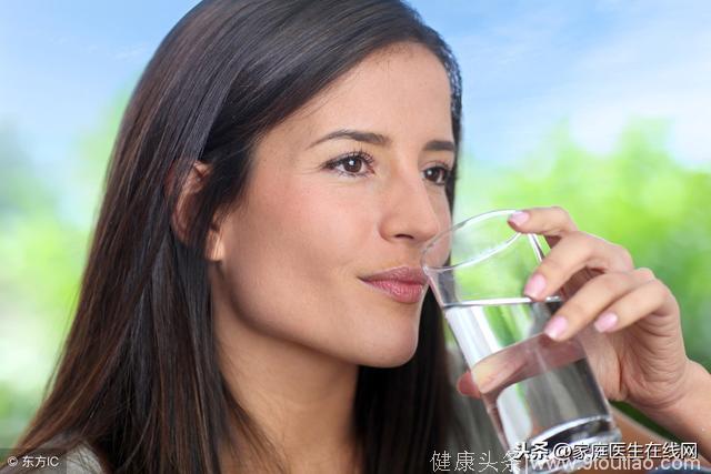 “多喝热水”真是句好话吗？这样喝水，可能会“靠近”癌症