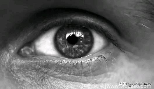 心理测试：你觉得哪只眼睛最有神？测你一生会被几个人爱上？