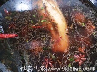 冬季食谱，酸菜炖排骨，太美味，吃了全身特暖和