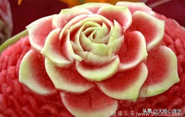 心理学：凭直觉选一个水果雕花，测你2019年最大的幸运是什么