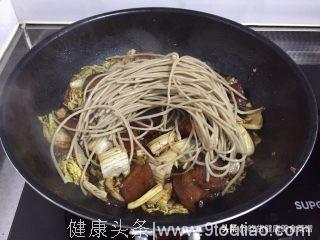 下饭的冬季食谱，猪肉炖粉条，五花肉这样做太美味了，肥而不腻