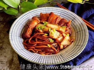 下饭的冬季食谱，猪肉炖粉条，五花肉这样做太美味了，肥而不腻