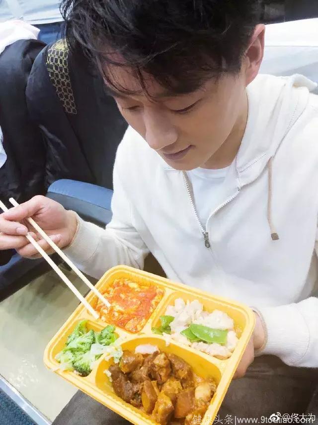 明星过年吃什么？这位怎么还没有我伙食好！