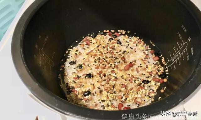 这个冬天里，最喜欢的排骨做法——电饭煲南瓜排骨饭