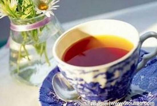男人患了前列腺炎，医生劝告：多喝1种水1种茶，对病情大有帮助