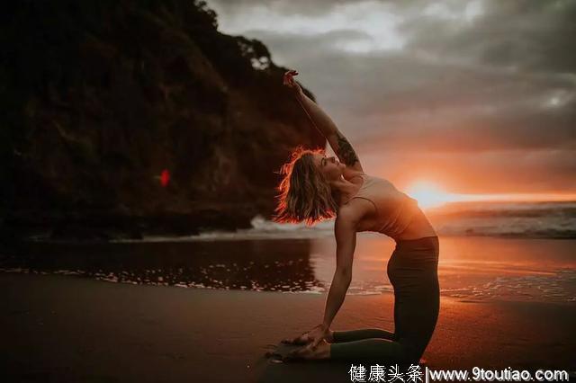 夕阳下练瑜伽——黑暗之前的光芒，魅力永驻的秘密