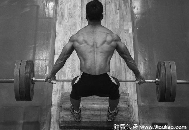 中国体坛肌肉担当：朱婷右臂比男的都壮，郑智腹肌成国足遮羞布！