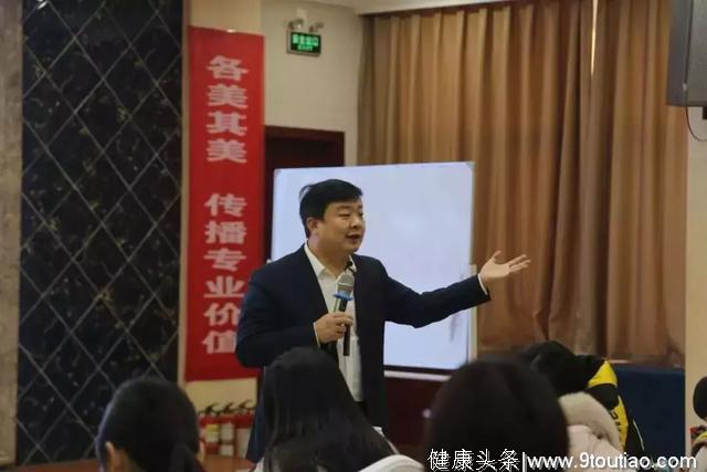 父母观念是家庭不幸福的根源！著名心理学家免费教你轻松解决家庭难题