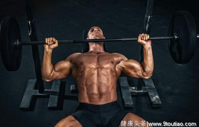 玩力量举的壮汉和健身的肌肉男比，两者肌肉有何差别？