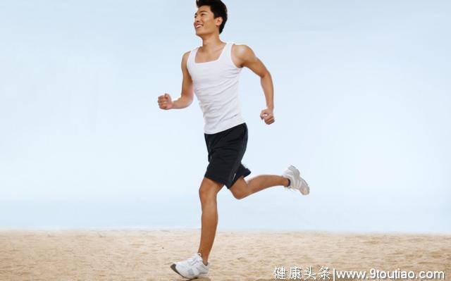 健身1年的男人和跑步1年的男人比，谁的身体素质更出色？