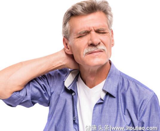 患间歇性头痛，小心是颈椎病引发的，若有3种病症，别忽视