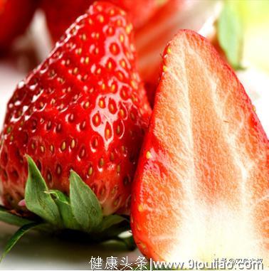 小姐姐吃鲜红的“大草莓，好吃到根本停不下来~ #今天吃什么#