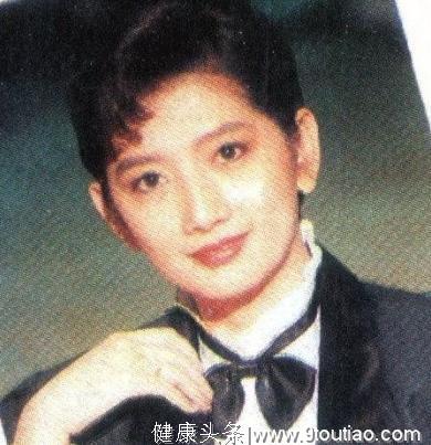 20岁饰演赵敏成名，因家暴、离婚身患抑郁，45岁凄凉去世