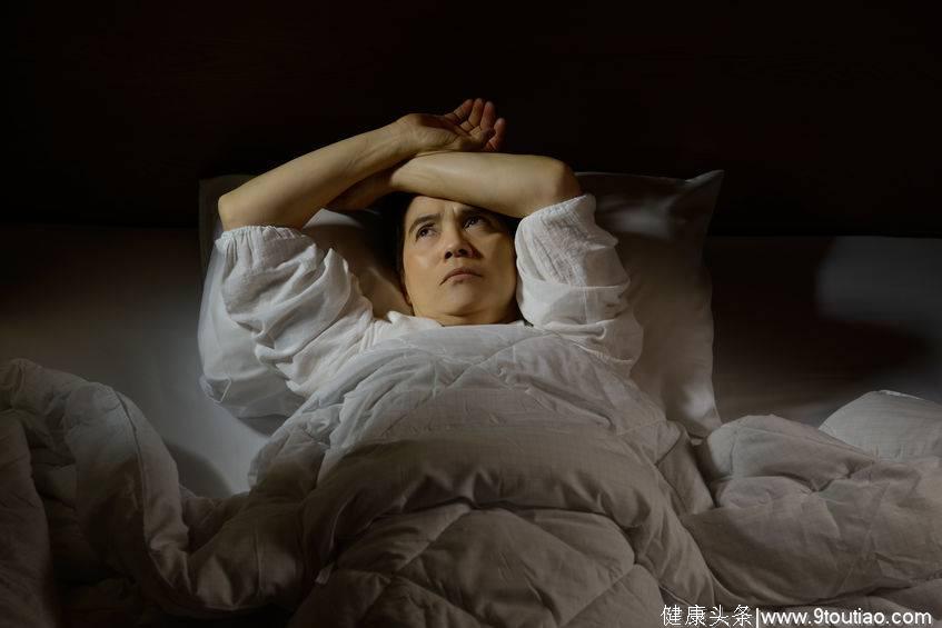女性晚上睡觉出虚汗图片