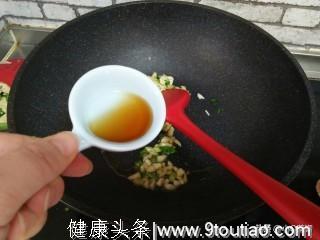 下饭的素菜菜谱，尖椒炒豆皮，驱寒开胃下饭，适合冬季的家常菜