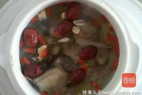 给大家推荐一道养发食谱，炖鸽子汤