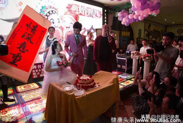 肝癌女孩结婚25天后离世，痴情丈夫想带她回家，岳母举动感人泪下