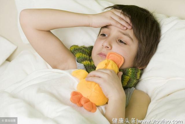 孩子发烧别着急输液吃药，中医介绍：按摩3个穴位可快速退烧！