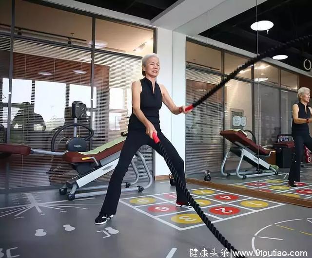 73岁的中国最美瑜伽奶奶，坚持瑜伽13年，如今却活得像17岁少女