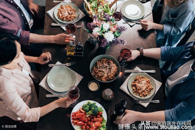 不吃晚餐能减肥？医生揭露：会形成易胖体质，越来越胖