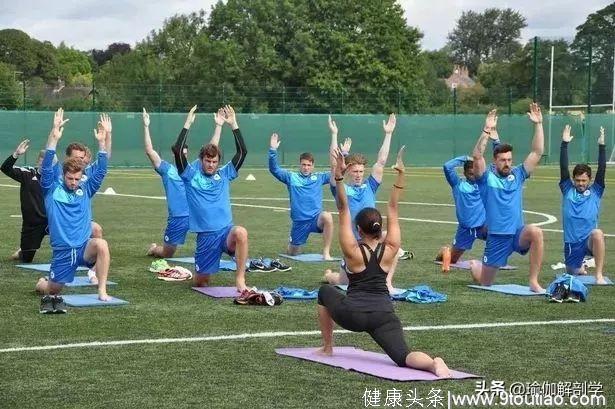 女生节，中国女排郎导请瑜伽老师上课，网友：颜值也太高了吧！