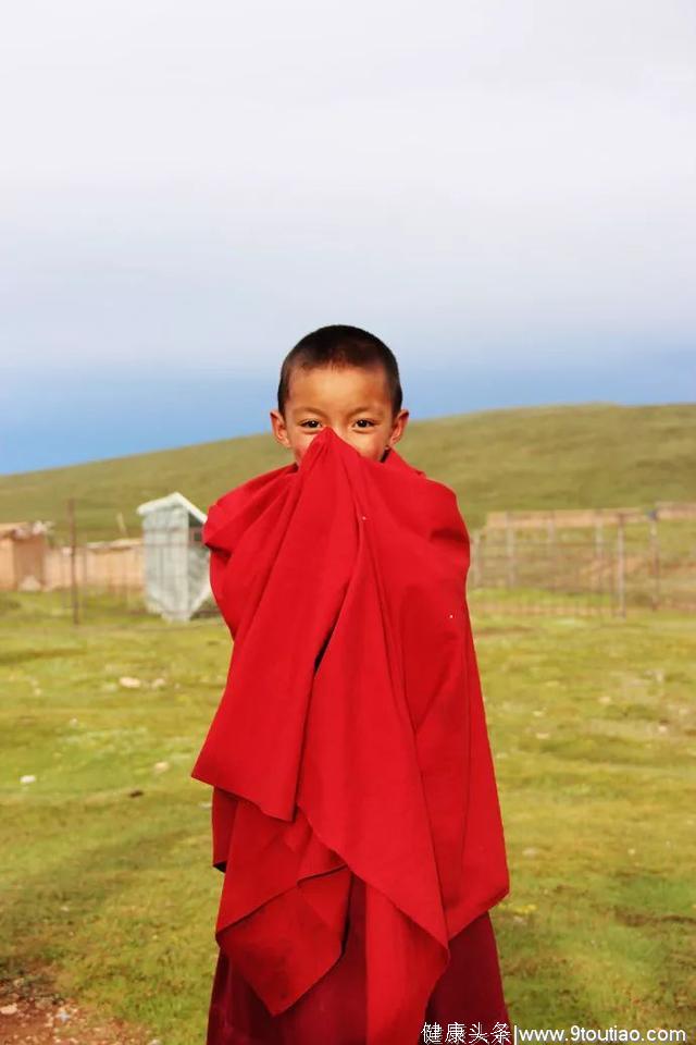 揭秘藏地喇嘛神秘生活：我与世俗隔着一场梦，解梦的是这一抹绛红