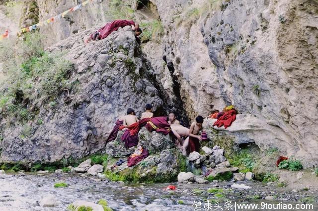 揭秘藏地喇嘛神秘生活：我与世俗隔着一场梦，解梦的是这一抹绛红