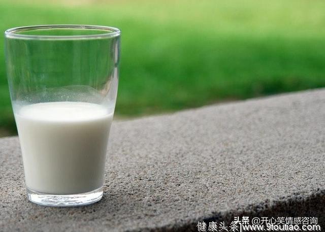 心理测试：4杯牛奶，你会喝哪杯？秒测前世你和谁有一段孽缘？