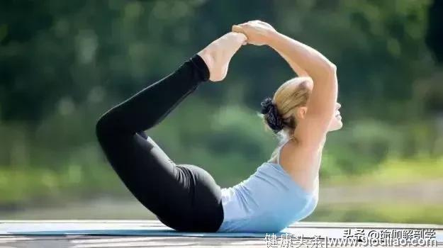 推荐一套翘臀瘦腿两不误的瑜伽体式，同样的时间，双倍的功效