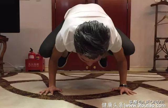 45岁苏有朋晒瑜伽照，谁说男生不能练瑜伽？