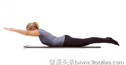 久坐引起腰痛怎么办？医生建议：运动增强肌肉，这十组动作最好！