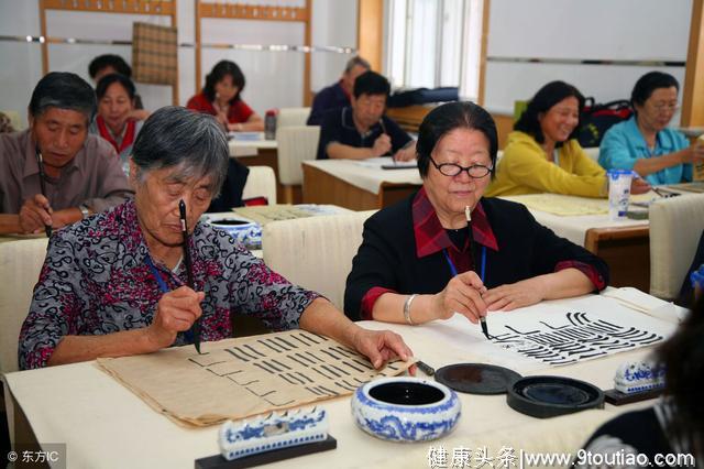 人大代表建议关注老年抑郁，心理专家支招：在家庭中注意这5点