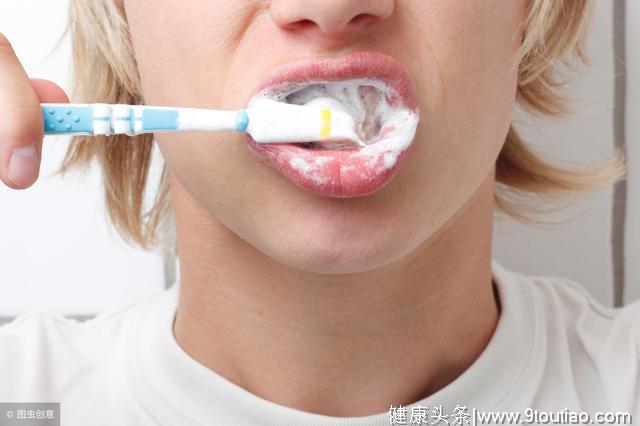 每天用以下5种方式刷牙的人，请问您的牙齿不想要啦？