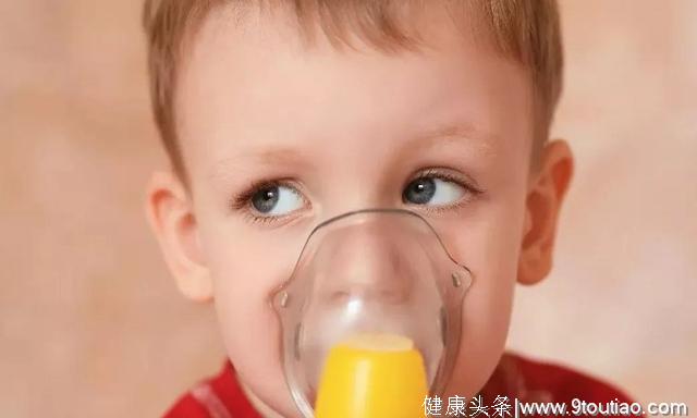 发现孩子病毒性感冒发烧了，到底要不要直接给孩子吃药？