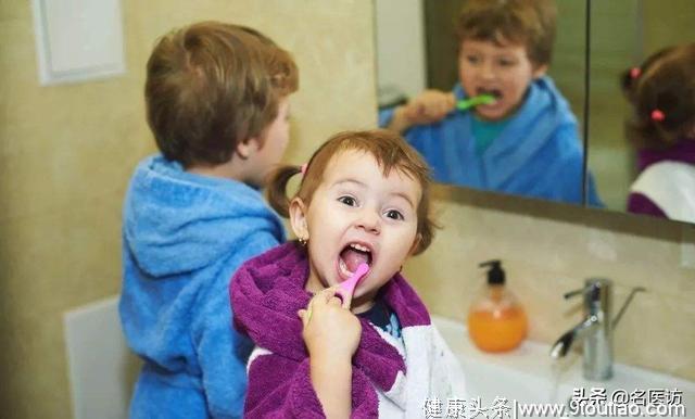 牙膏选不对，毁了一口牙！牙医最怕的3种牙膏，你还在用吗？