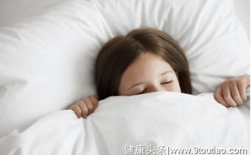 心理学家：这6种习惯的睡姿暴露了你的性格