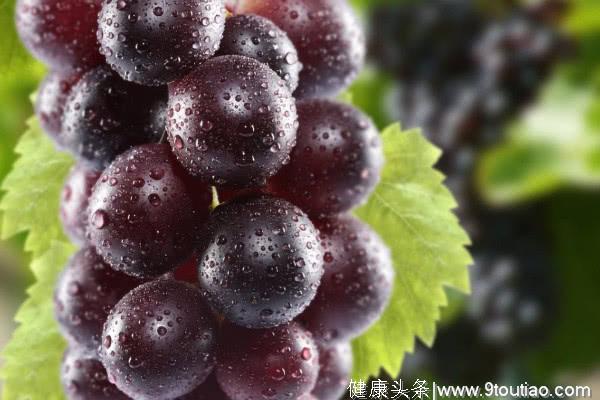 心理测试：选一个你喜欢的葡萄，测你哪个部位最吸引人！